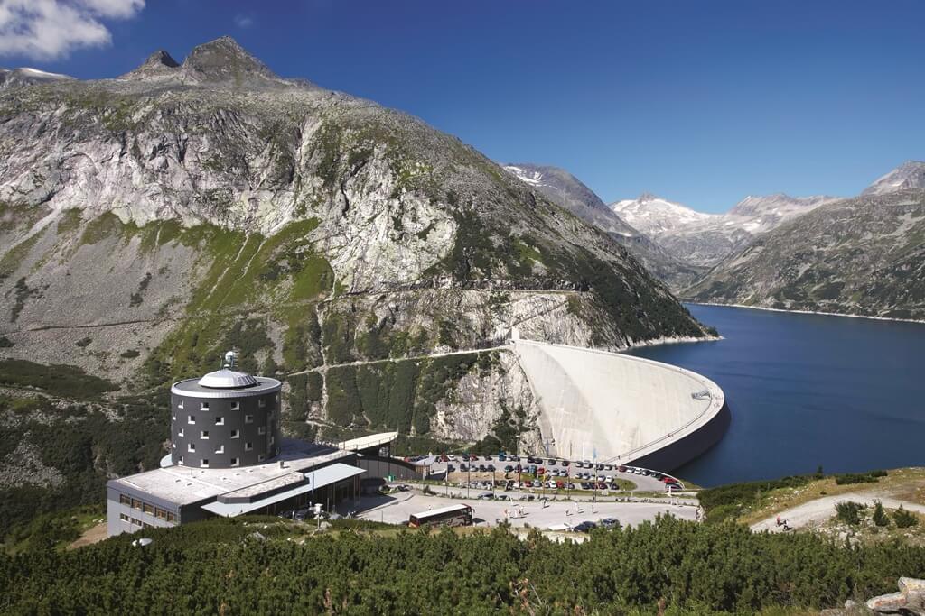 Freiheit auf zwei Rädern: Panoramastraßen inklusive!