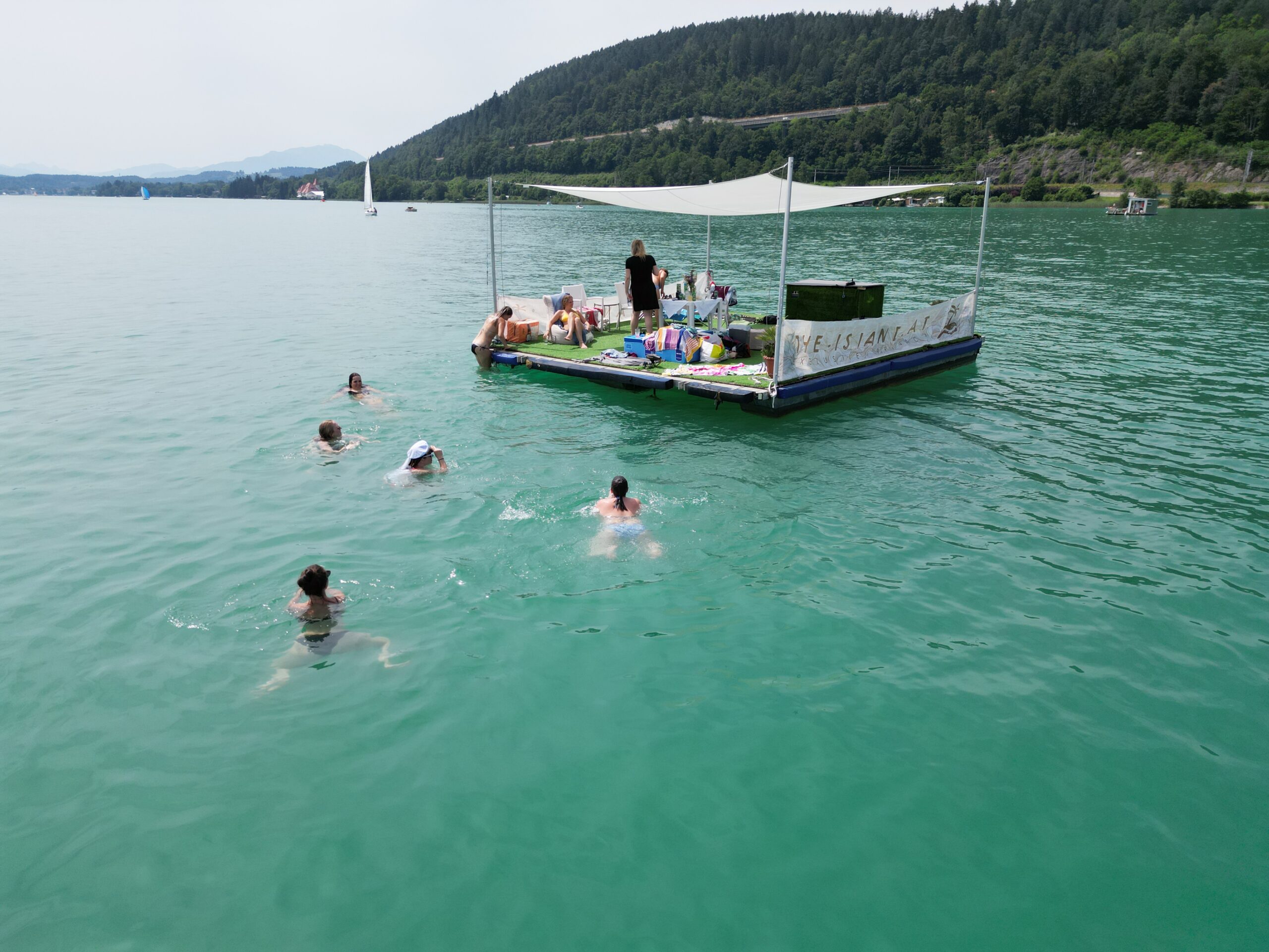 The Island -Schwimmendes Paradies